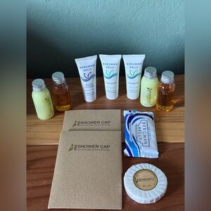 Hotel Amenities Set Bergman Kelly White Tea Honey Shampoo Conditioner Soap